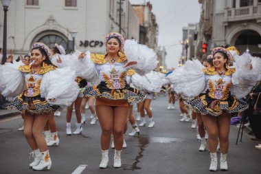 Peru 'nun tarihi merkezi Lima' da geleneksel Candelaria Bakiresi Festivali dansçıları. 18 Kasım 2023. 