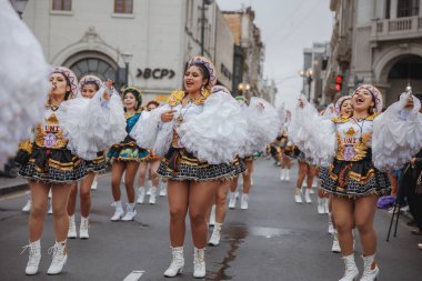 Peru 'nun tarihi merkezi Lima' da geleneksel Candelaria Bakiresi Festivali dansçıları. 18 Kasım 2023. 