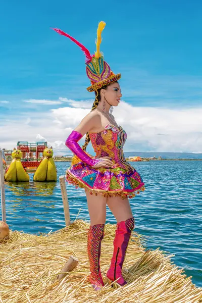 Stock image Beautiful dancer dressed in the typical costume of the Candelaria festival, in the island of Uros and Lake Titicaca in Puno, Peru