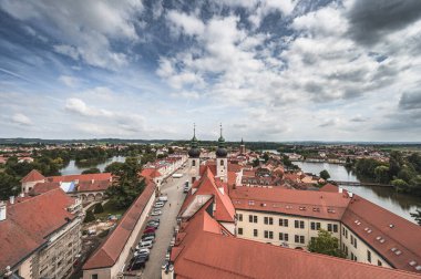 Telc - kilise kulesinin manzarası.