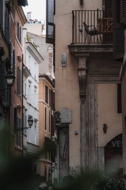 İtalya 'nın merkezindeki eski tarihi caddeler. Apartman Binaları Dış Hatlar