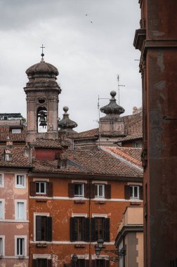 İtalya 'nın merkezindeki eski tarihi caddeler. Apartman Binaları Dış Hatlar