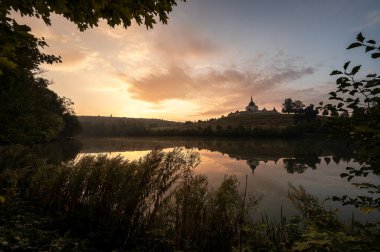 Vysocina Bölgesi (Kraj Vysoina) UNESCO 'nun Nepomuk' taki Saint John Kilisesi 'nin güzel bir hac manzarası.