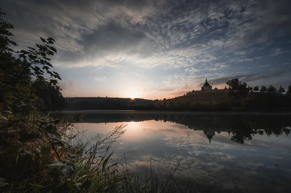 Vysocina Bölgesi (Kraj Vysoina) UNESCO 'nun Nepomuk' taki Saint John Kilisesi 'nin güzel bir hac manzarası.