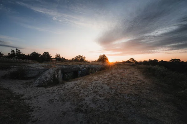 Bunker Segunda Guerra Mundial Floresta Durante Nascer Sol Romo Denkmark Fotos De Bancos De Imagens