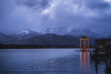 St. WoLFGANG, AUSTRIA - 28 Kasım 2024: Avusturya Wolfgangsee 'deki St. Wolfgang Noel Fuarı