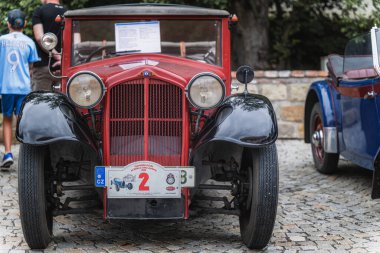 Dudleby nad Orliç, Çek Cumhuriyeti - 3 Ağustos 2024: Çekoslovak silah fabrikası Zbrojovka Brno tarafından 1933-1936 yılları arasında yapılan eski bir otomobil Z4. Klasik araba buluşması..