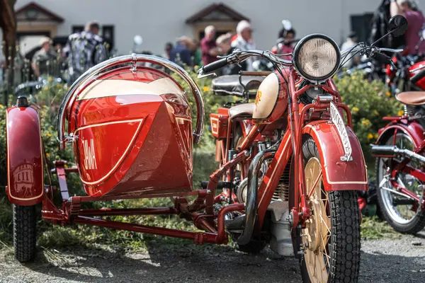 Kvasiny, Çek Cumhuriyeti - 9 Temmuz 2024: Hava soğutmalı czechoslovak motosiklet Jawa 500 OHV, yine Rumpal olarak da bilinir, 1929-1933 yılları arasında üretildi..