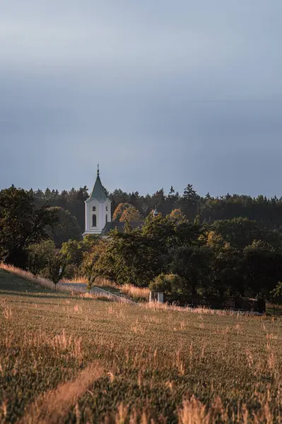 Voderady, Çek köyündeki kilise. Aziz Peter ve Paul Kilisesi, sahte Roma kilisesi 1887 civarında inşa edilmiştir..