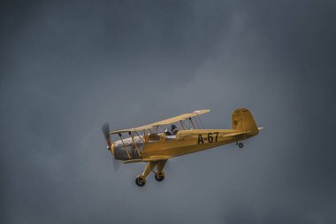 Kuneticka hora, Çek Cumhuriyeti - 27 Haziran 2024: Bcker 131 Jungmann. Alman eğitim çift kanatlı uçağı. Uçak 1934 yılında üretildi..