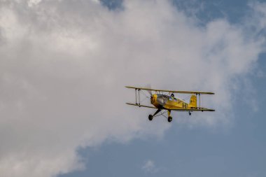 Kuneticka hora, Çek Cumhuriyeti - 27 Haziran 2024: Bcker 131 Jungmann. Alman eğitim çift kanatlı uçağı. Uçak 1934 yılında üretildi..