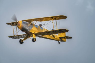 Kuneticka hora, Çek Cumhuriyeti - 27 Haziran 2024: Bcker 131 Jungmann. Alman eğitim çift kanatlı uçağı. Uçak 1934 yılında üretildi..