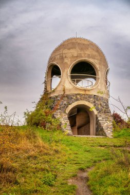 Ruzenka gözcü kulesi, Çek Cumhuriyeti 'nin Bohemian İsviçre bölgesindeki Pastevni tepesinde yer alan eşsiz bir mimari yapıdır..