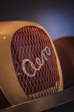 VYSOKE MYTO, CZECH - 20 Aralık 2024: Çek Araba Kaporta Müzesi. Sodomka şirketi Vysoke Myto 'da kendi otomobil kaportasını üretti..