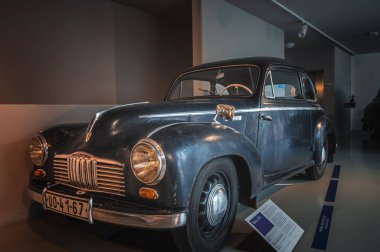 VYSOKE MYTO, CZECH - 20 Aralık 2024: Çek Araba Kaporta Müzesi. Sodomka şirketi Vysoke Myto 'da kendi otomobil kaportasını üretti..
