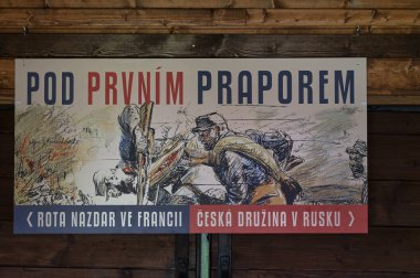 Tyniste nad Orlici, CZECH REPUBLIC - 1 Nisan 2025: Legiovlak tren sergisi Lejyoner tarihini gösteriyor. Trans-Sibirya Demiryolu 'ndan tarihi bir trenin içi.