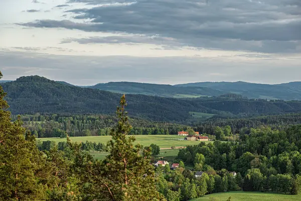 Mala Pravcicka brana, Çek Cumhuriyeti 'nin Kuzey Bohemya eyaletinin Bohemian İsviçre kentinde bulunan bir kum taşı kemeridir..
