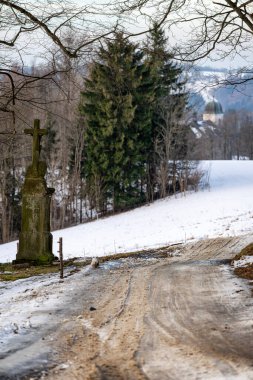 Orlicke dağlarındaki şaşırtıcı kış manzarası. Çek Cumhuriyeti