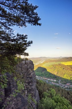 Lilienstein 'den bahar manzarası - Sakson İsviçre, Almanya