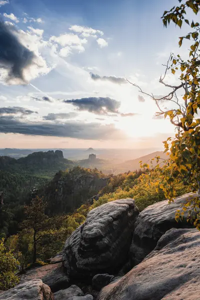 Elbe kumtaşı dağlarındaki carolafelsen manzarası, Almanya.