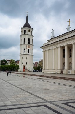 Vilnius'taki Katedral Meydanı, neo-klasik Vilnius Katedrali'nin hemen önünde, Vilnius Eski Kent'in ana meydanıdır. Şehrin kamusal yaşamında önemli bir yerdir.