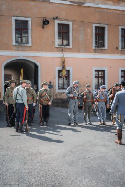 JOSEFOV, CZECH REPUBLIC, Mayıs 2025: Josefov Kalesi ve Birinci Dünya Savaşı 'nda Galiçya' da 1915 'te bir muharebe gösterisi. 