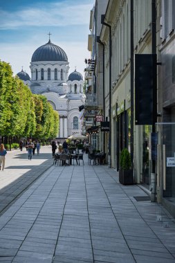 Kaunas, Litvanya, 3 Haziran 2025: Liberty Bulvarı - Laisves aleja, Kaunas. Litvanya