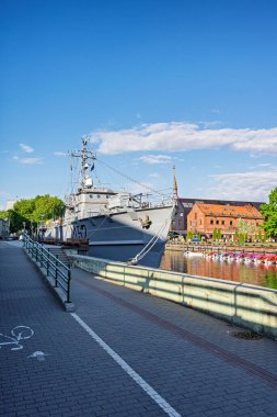 Klaipeda, Litvanya - 4 Haziran 2025: Litvanya savaş gemisi Suduvis Danes Nehri 'ne demir atarak bir müzeye dönüştürüldü. 