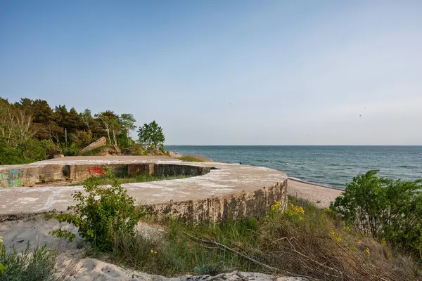 Klaipeda, Litvanya - 4 Haziran 2025: Klaipeda limanı yakınlarındaki Baltık deniz kıyısındaki 