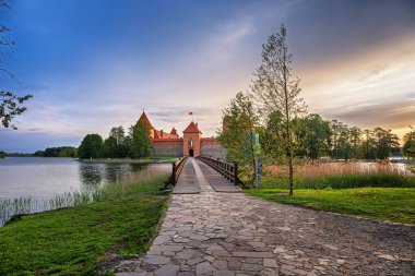 Trakai. Trakai Adası Kalesi. Trakai Şatosu, Vytautas Kalesi ve daha sonra Galve Gölü 'nde, Keistut Kalesi' nin karşısındaki bir adada bulunan Litvanyalı prenslerin kalesidir..