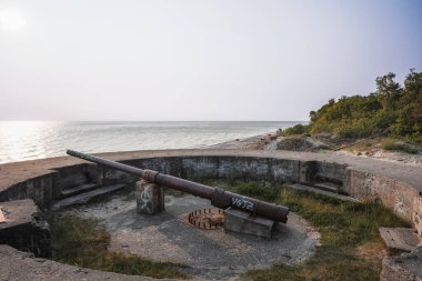 Klaipeda, Litvanya - 4 Haziran 2025: Klaipeda limanı yakınlarındaki Baltık deniz kıyısındaki 