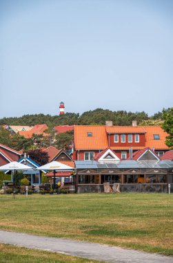 Nida, Litvanya - 5 Haziran 2025, Curonian Spit 'in Curonian Lagoon tarafındaki Nida tatil köyünde sabah. Neringa, Litvanya