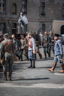 JOSEFOV, CZECH REPUBLIC, Mayıs 2025: Josefov Kalesi ve Birinci Dünya Savaşı 'nda Galiçya' da 1915 'te bir muharebe gösterisi. 