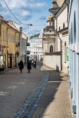 Vilnius, Litvanya-2 Haziran 2025: Vilnius tarihi merkezinin sokakları ve anıtları.