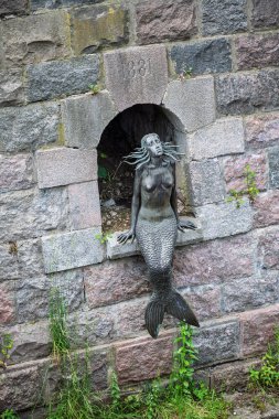 Vilnius, Litvanya-2 Haziran 2025: Vilnius Uzupis Republic. Litvanya 'nın en popüler turistik yerlerinden biri. Eski binalar, sanat eserleri. Vilnius Eski Şehir.