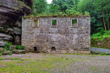Dolsky Mill, nehir Kamenice bohem İsviçre Ulusal Parkı, Çek Cumhuriyeti, Dolsky mlyn kalıntıları.