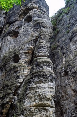 Büyük Tisa Kayaları - Bohemian İsviçre 'de doğal kaya oluşumları, Muhteşem kaya oluşumu Tiske steny, Çek Cumhuriyeti.