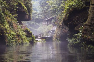 Edmundova Souteska (Edmund Boğazı) Çek Cumhuriyeti, Bohemian İsviçre 'de Hrensko yakınlarında
