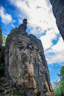 Büyük Tisa Kayaları - Bohemian İsviçre 'de doğal kaya oluşumları, Muhteşem kaya oluşumu Tiske steny, Çek Cumhuriyeti.