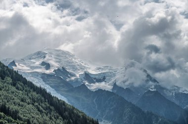 Yaz dağı manzarası. Aiguille du Midi, Chamonix, Fransa