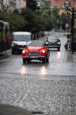 Hradec Kralove, Çek Cumhuriyeti - 6 Eylül 2025: Klasik araba ve motosikletlerin halka açık sergisi. - Evet. Klasik Avrupa ve Amerikan araba koleksiyonu. 