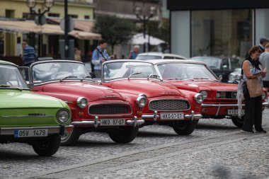 Hradec Kralove, Çek Cumhuriyeti - 6 Eylül 2025: Klasik araba ve motosikletlerin halka açık sergisi. - Evet. Klasik Avrupa ve Amerikan araba koleksiyonu. 