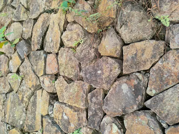 Bazalt Duvarı Desenli Büyük Dağ Kayası Dağ Taşı Duvar Arka — Stok fotoğraf
