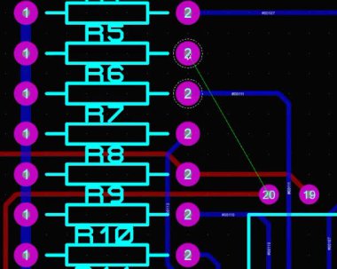 Elektronik bir cihazın basılı devre kartının kondüktörlerini takip ediyorum. Canlandırma, video.