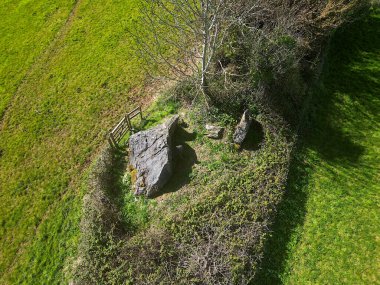 Broadbay, Torbay, Güney Devon, İngiltere: DRONE ViEW: Çökmüş bir Neolitik mezar / mezar odası: Mezar Torbays 'in insan yapımı en eski yapısıdır M.Ö. 3600 yılında inşa edilmiştir..