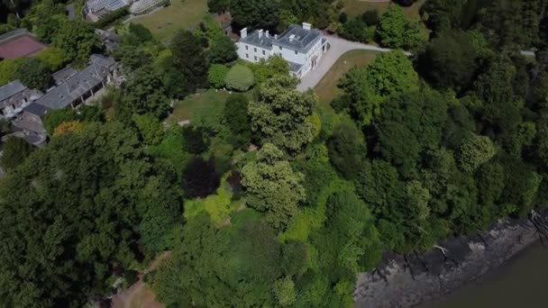 英国南德文郡达特河 德隆风貌 无人驾驶飞机缓缓地飞向格林威宫和花园 这些花园原为传说中的文人作家 作家阿加莎 克里斯蒂所有 — 图库视频影像