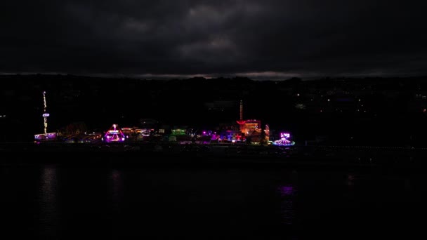 Torquay Torbay Güney Devon Ngiltere Drone View Yaz Lunaparkı Gece — Stok video