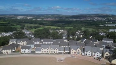 Newton Abbot, Güney Devon, İngiltere: DRONE ViEW: TQ12 bölgesinde inşa edilen yeni bir konut inşaatının genel görünümü. Geliştirme, hükümetin 2030 yılına kadar 1,5 milyon yeni ev inşa etmeyi planladığı dışında (9.).