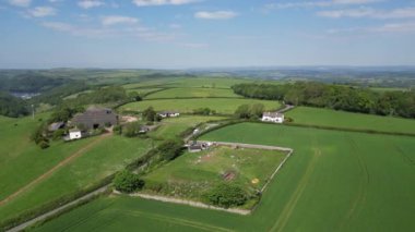 Hillhead, Brixham, Güney Devon, İngiltere: DRONE VİEWS: Eski bir rezervuardaki hatalı bir su vanası Cryptospiridium salgınının kaynağıydı. Brixham bölgesindeki buğulanmış yerel su, hastalık ve ishal vakalarına yol açtı (Bölüm 1).