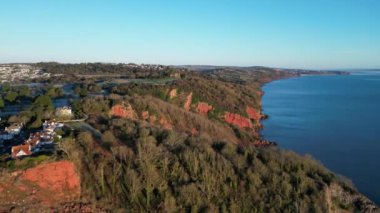 Babbacombe, Torbay, Güney Devon, İngiltere: Kışın şafak vakti Babbacombe Downs, oteller, Oddicombe plajı ve St Marychurch. Babbacombe, İngiltere 'nin Torquay tatil beldesi yakınlarında popüler bir tatil beldesi.).